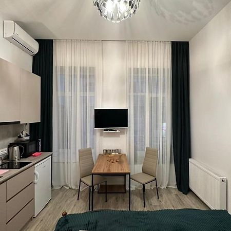 Apartment In The Center Of Tbilisi Esterno foto